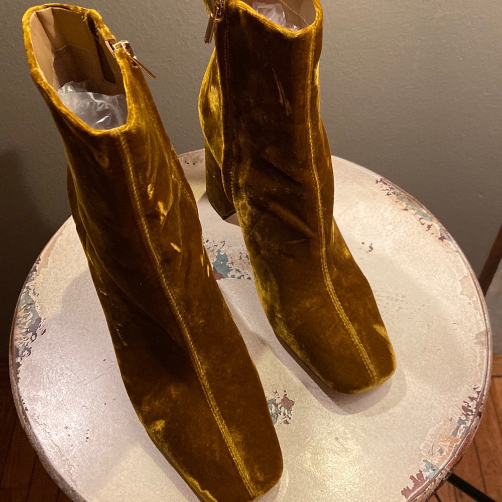 Sam Edelman Codie Ankle Boot. Gold-Rust Velvet. Excellent Condition.